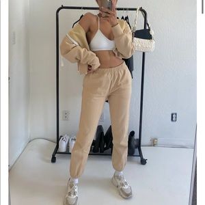 New With Tags Jogger Sweat Pants and Cropped Hoodie Set (BEIGE)